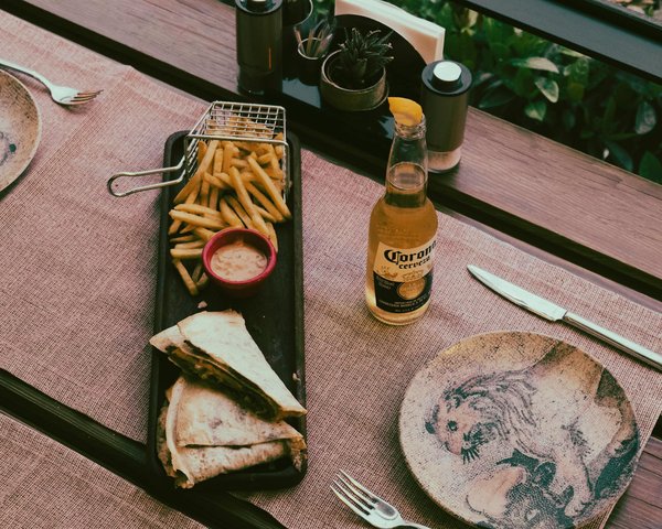 How are UK kitchens optimizing space with modular designs?